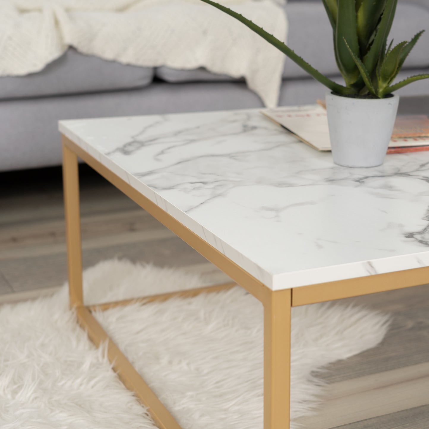 Salontafel – Koffietafel – Bijzettafel – Woonkamertafel – Lounge tafel – Gouden Marmerlook – Industrieel Metalen Frame – 80x80x34 cm – Eenvoudig Montage