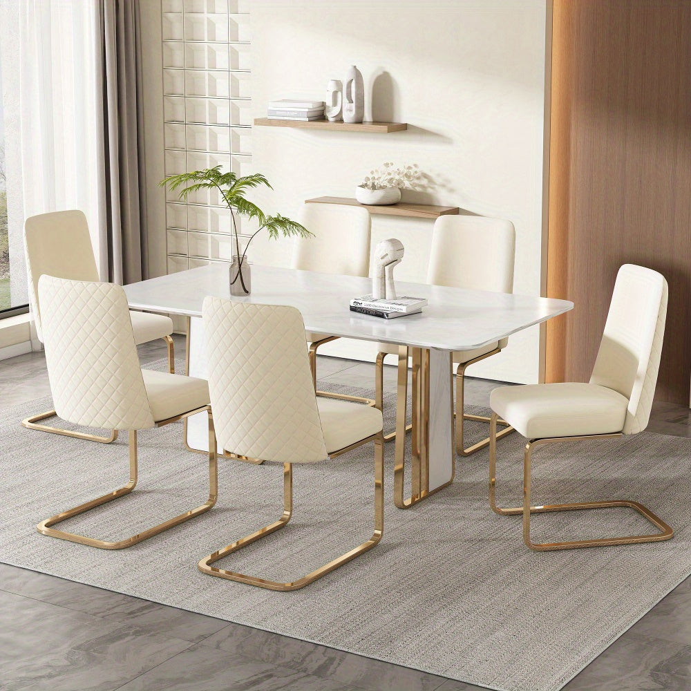 Eetkamerstoel – Stoel – Kuipstoel – Woonkamerstoel – Luxe Stoel – Set van 2 – Beige Velvet – Diamantpatroon Rugleuning – Gouden Metalen Poten