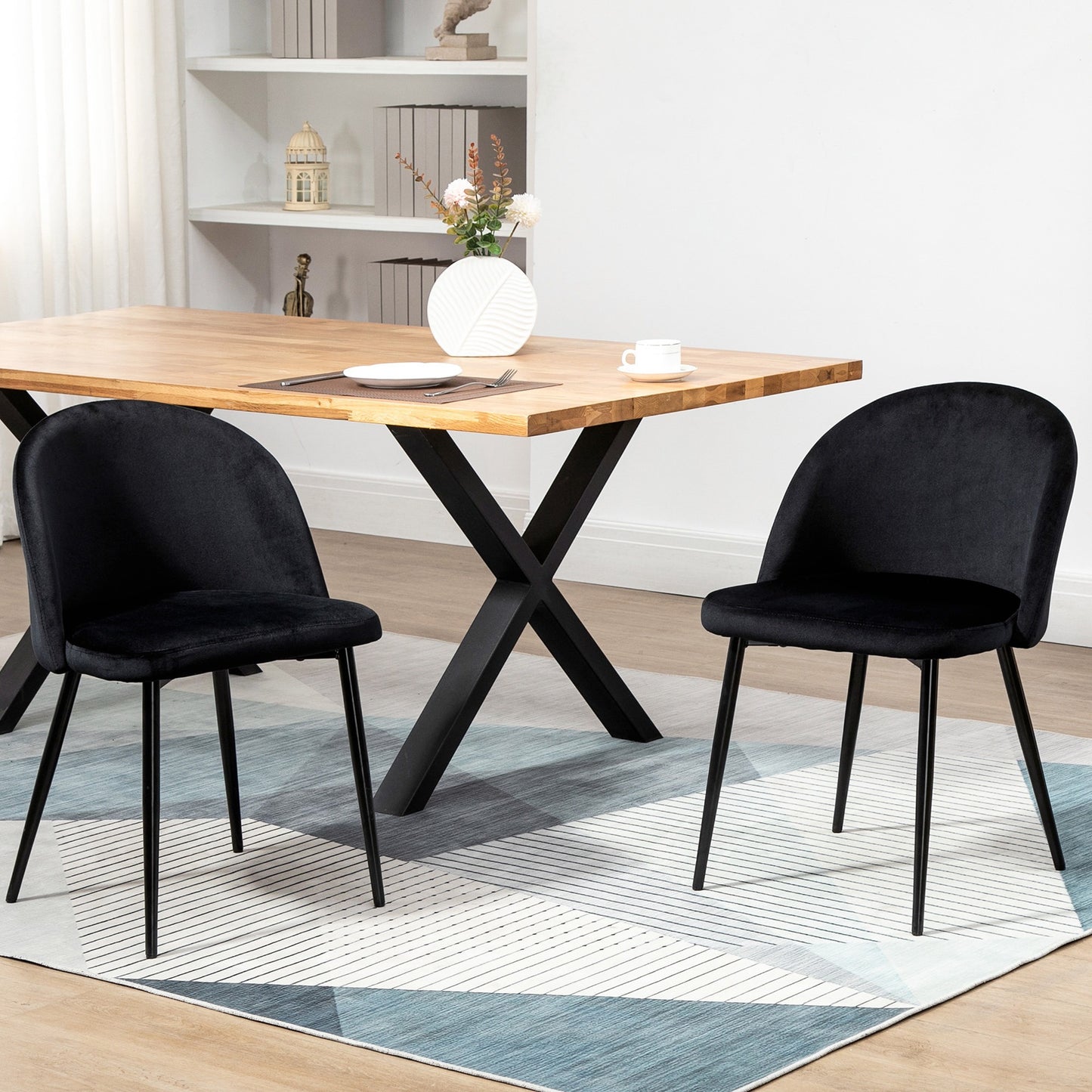 Eetkamerstoelen – Keukenstoelen – Stoelen – Zitmeubels – Zwarte Velours Stoelen – Scandinavisch Design – Ergonomisch & Metalen Puntpoten