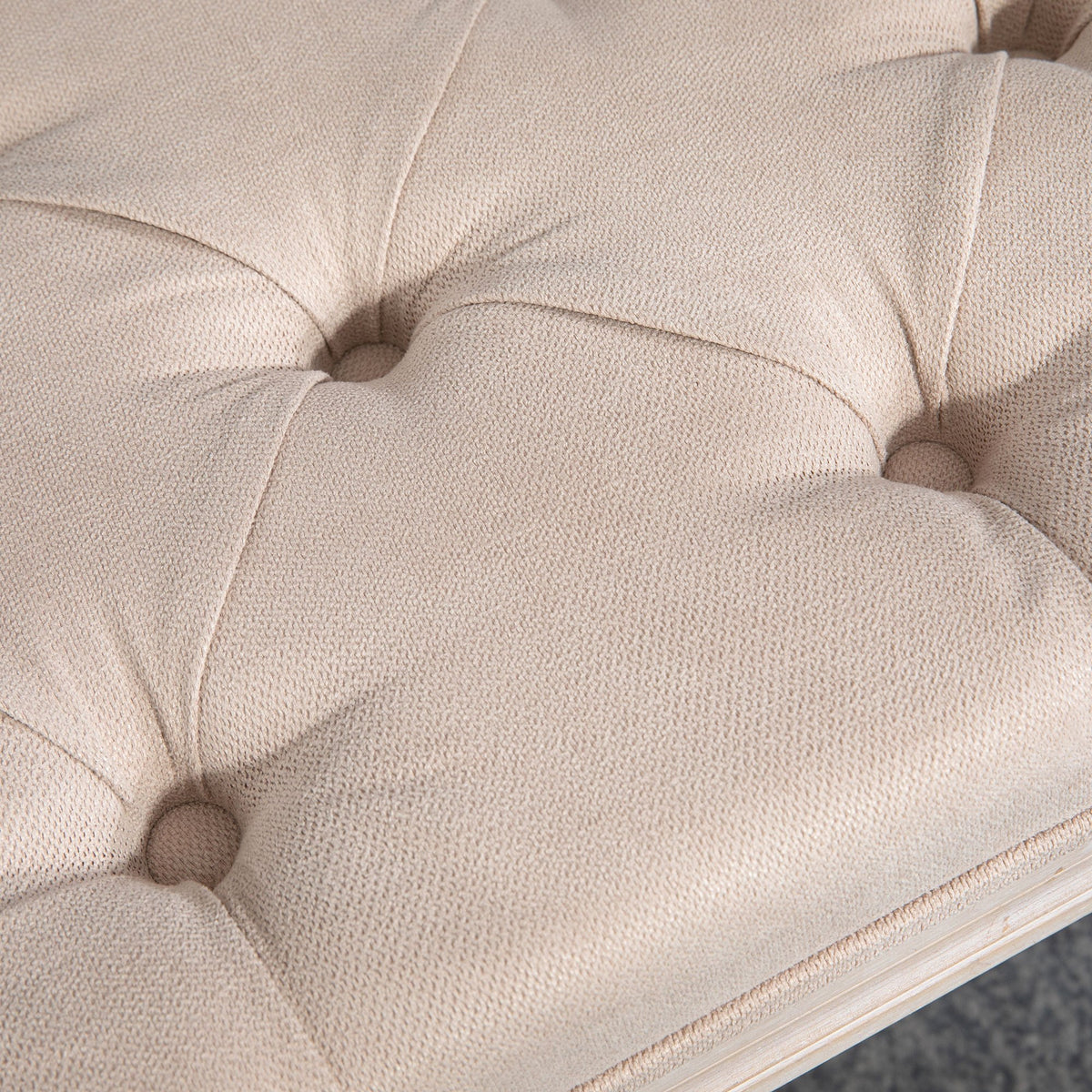 Vintage Bankje – Zitbankje – Schoenenbank – Retro Bank – Meubelbank – Creme Wit – Button Tufting – Gedraaide Poten – Comfortabel Zitvlak – Duurzame Constructie