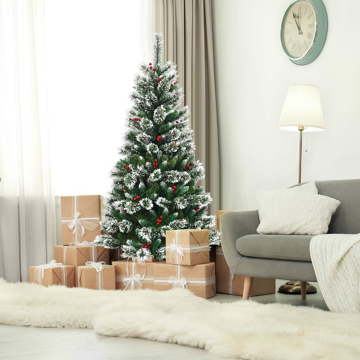 Kunstkerstboom – Nepspar – Kunstboom – Kerstboom – Tafelkerstboom – Met Sneeuweffect en Rode Bessen – Stevige Metalen Standaard