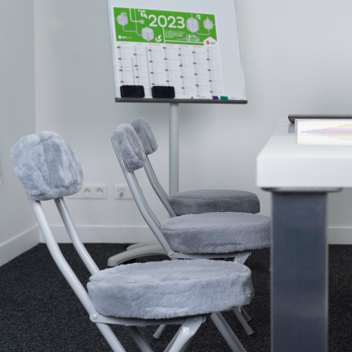 Opvouwbare Bureaustoelen – Klapstoelen – Vergaderstoelen – Vouwstoelen – Werkstoelen – Set Van 8 – Grijs – Met Ronde Leren Zitting En Voetensteun – 49 Cm Zithoogte