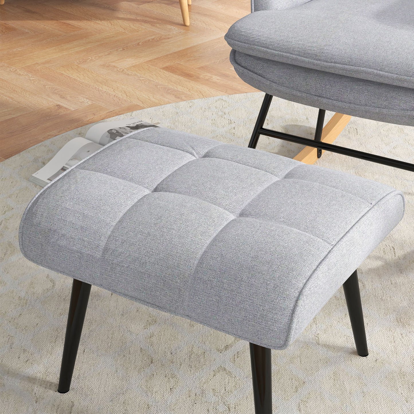 Draaifauteuil – Draaistoel – Fauteuil – Relaxstoel – Loungestoel – Lichtgrijs – Beukenhouten Onderstel – Gestoffeerd Met Quiltpatroon – 64x89x90 cm