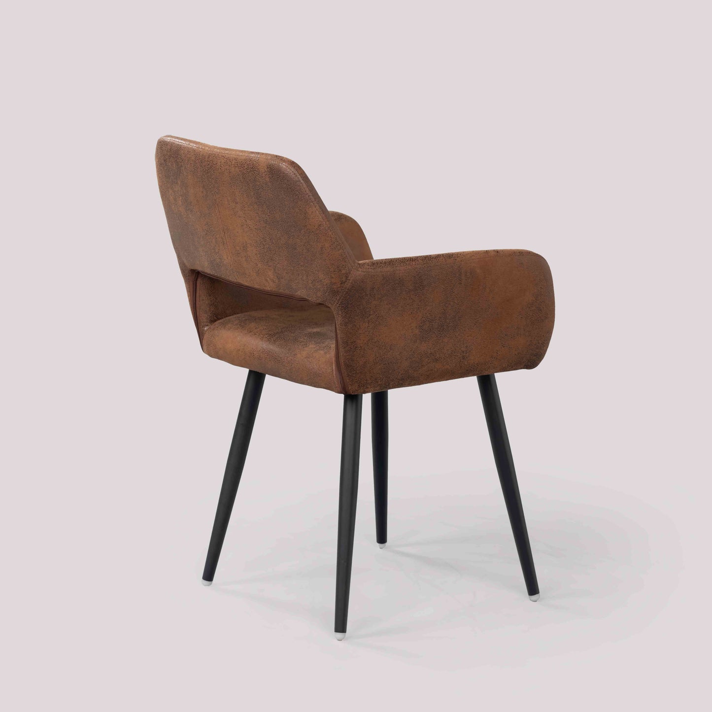 Loungefauteuil – Retro Stoel – Relaxfauteuil – Leunstoel – Zithoekstoel – Bruin Suède – Holle Rugleuning – Verstelbare Voetdoppen – Modern Design – 56x56x78,5 cm