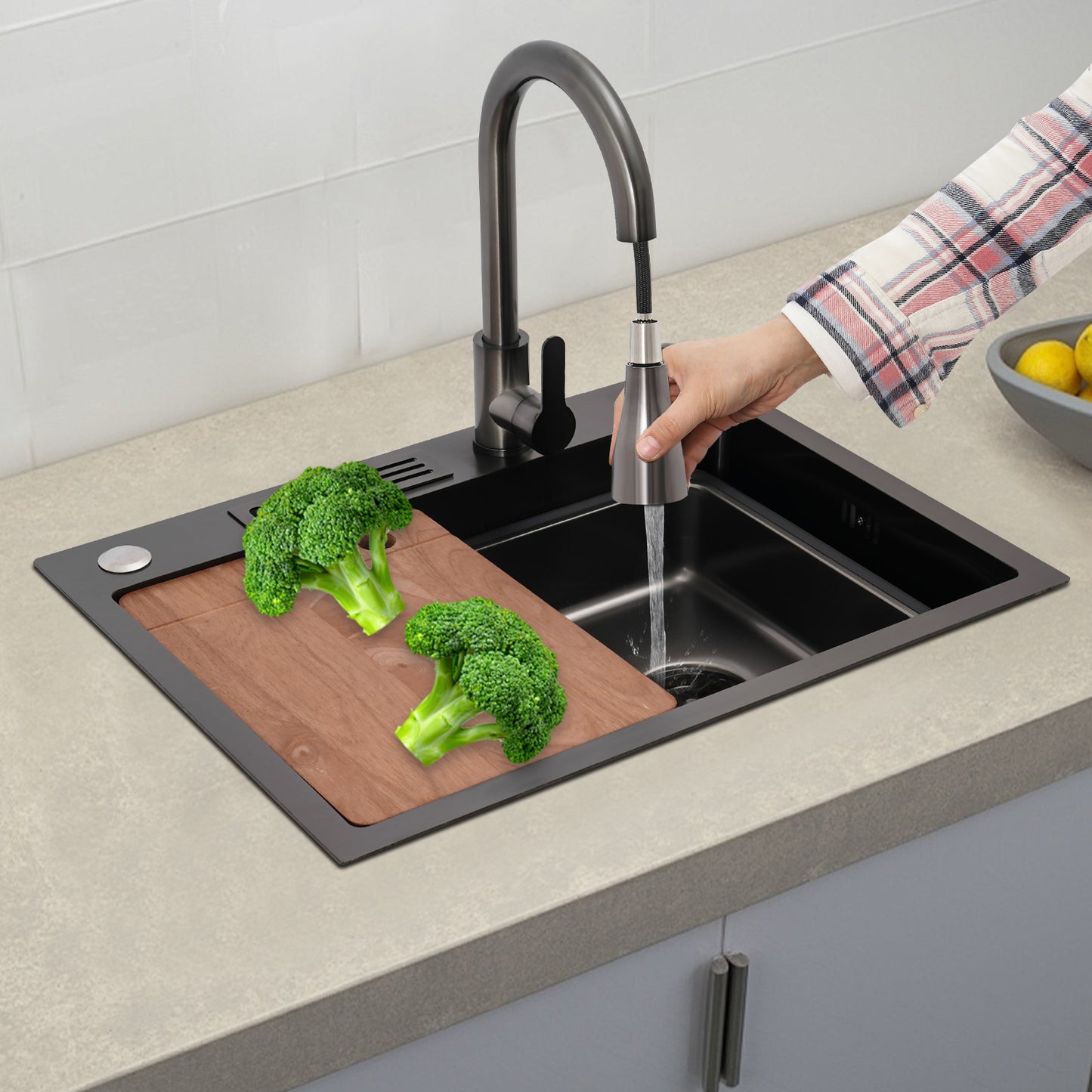 OUKANING Kitchen Sink with 360° Rotatable Pull-out Faucet, Stainless Steel Sink with Chopping Board & Soap Dispenser, Stainless Steel Sink Set, for Home/ Hotel/ Restaurant/ Bar