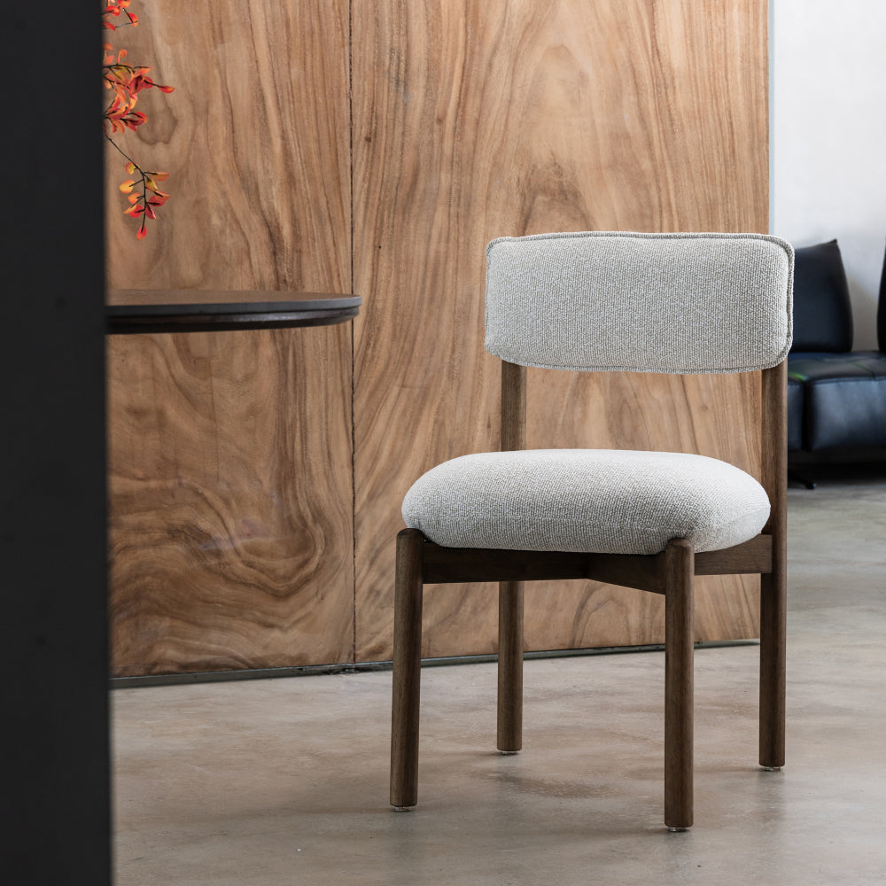 Eetkamerstoel – Stoel – Dining Chair – Zitstoel – Essentiële Stoel – Walnoot En Beige – Compact Ontwerp – Comfortabele Gestoffeerde Zitting