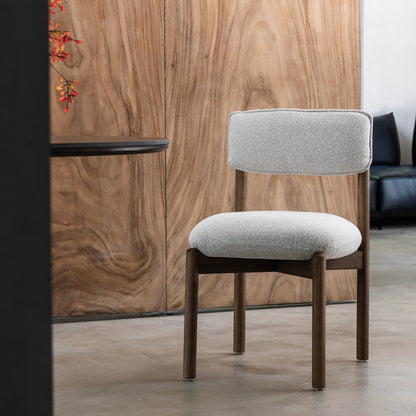 Eetkamerstoel – Stoel – Dining Chair – Zitstoel – Essentiële Stoel – Walnoot En Beige – Compact Ontwerp – Comfortabele Gestoffeerde Zitting