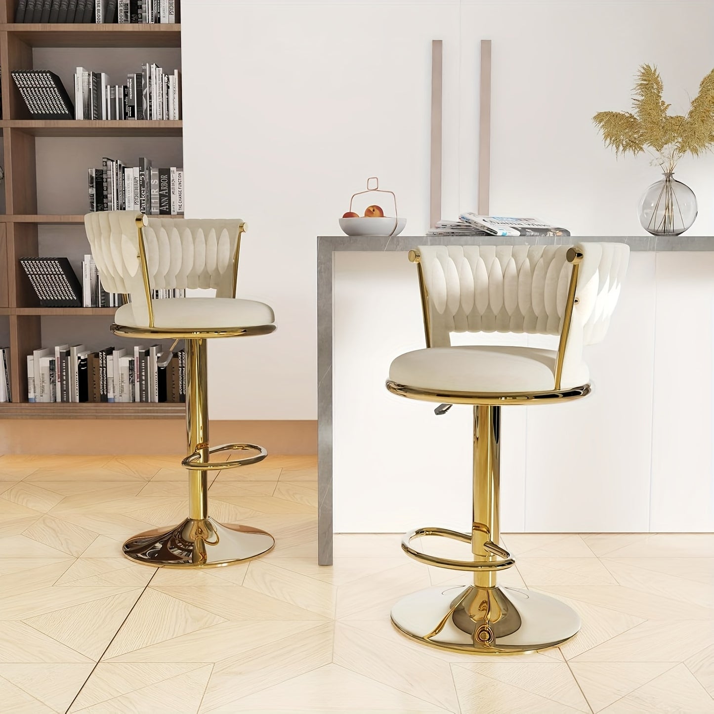 Luxe Royal-Style Barkruk – Verstelbare Hoogte, Draaibaar – Fluwelen Zitting met Gouden Poten, Stevige Ronde Kruk voor Keuken, Home Bar of Café – Elegant Design in Goud & Wit