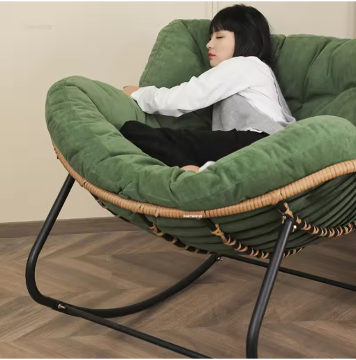 Schommelstoel – Schommelstoel Tuin – Relaxstoel – Fauteuil – Loungestoel – Oversized Design – PE-Rattan Metalen Frame – Memory Foam Kussen – Weerbestendig – Beige