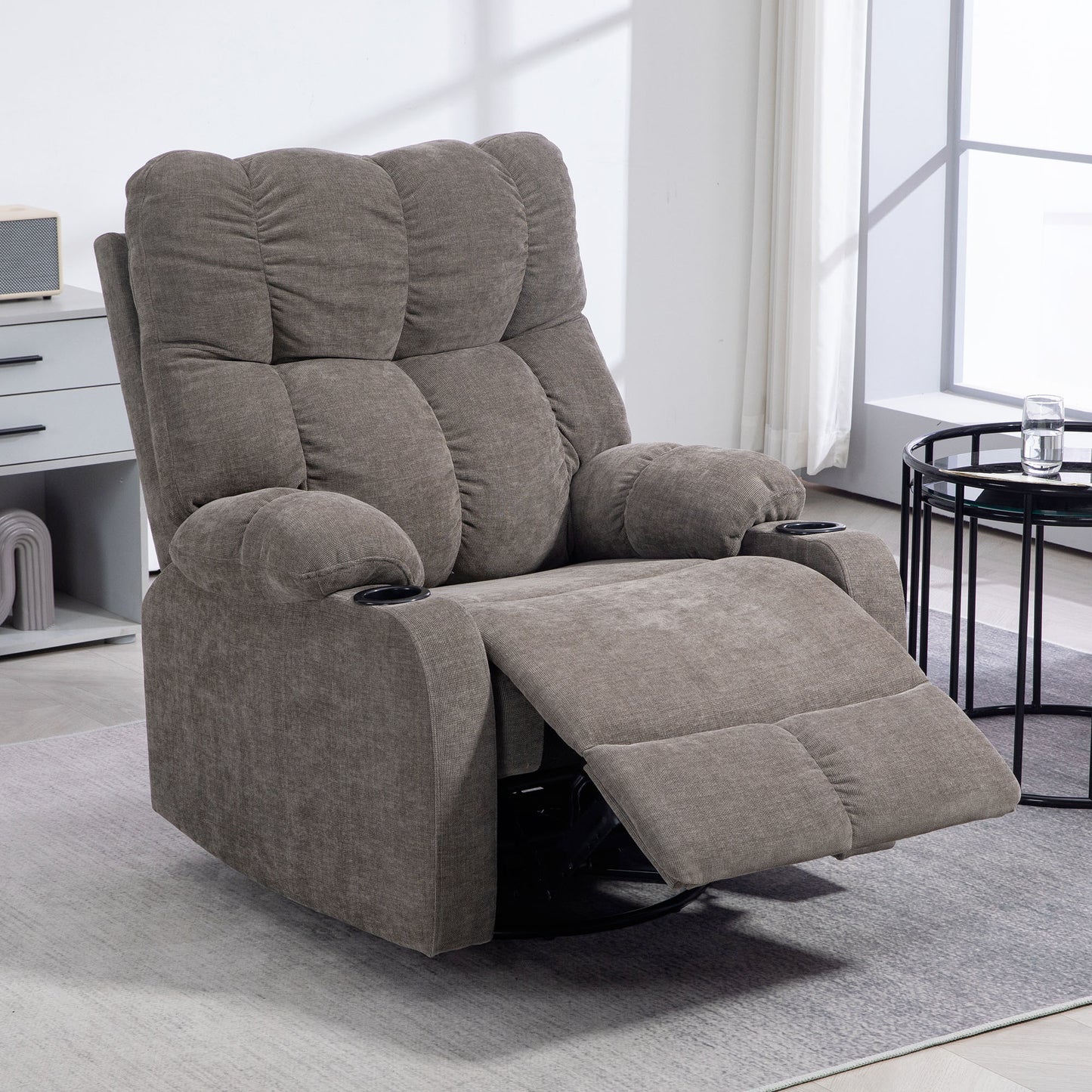 Relaxfauteuil – TV Stoel – Draaifauteuil – Lounge Fauteuil – Schommelstoel – Verstelbare Rugleuning 135° – Met Voetensteun en Bekerhouder – Lichtbruin Polyester