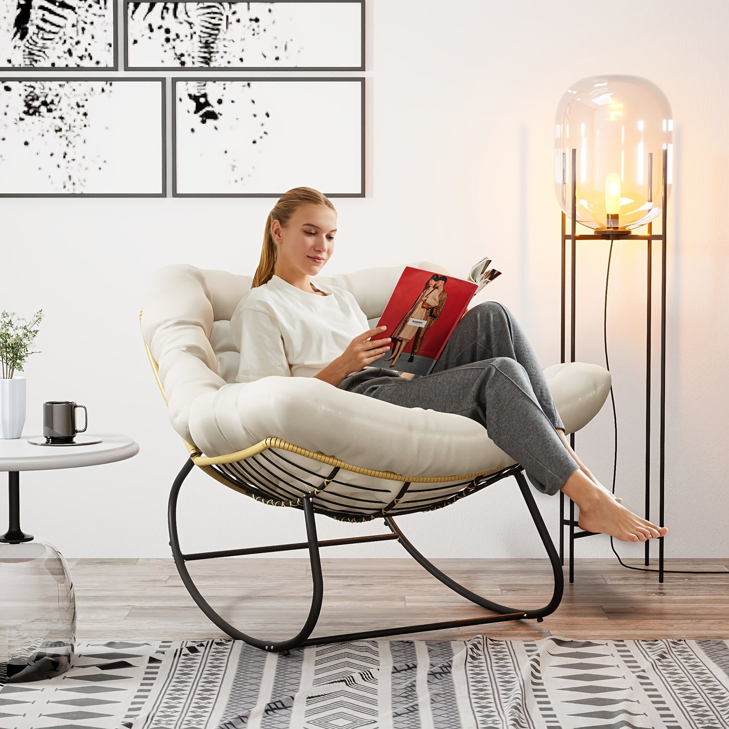 Fauteuil – Loungestoel – Relaxstoel – Schommelstoel – Balkonstoel – Oversized Design – Stevig Metalen Frame – Zachte Polyester Bekleding - Beige