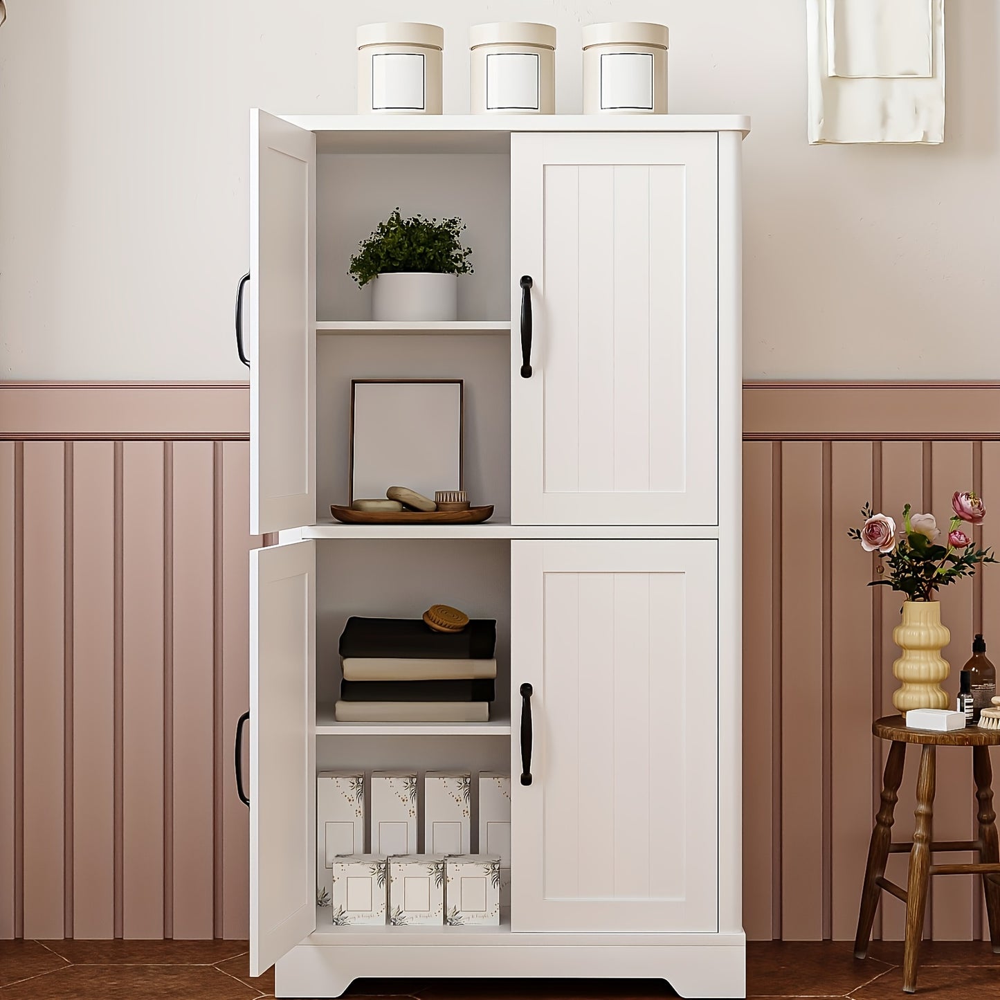 4-deurs Kast – Opbergkast – Bergkast – Dressoir – Wandkast – Wit – Verstelbare Planken – Robuuste Houten Constructie – Compact Ontwerp – 68,5 cm Hoog