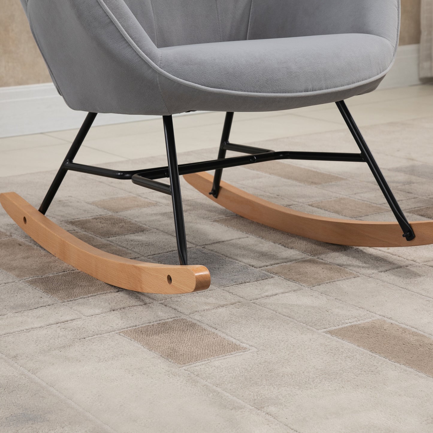 Schommelstoel – Relaxstoel – Schommelstoel Met Bekleding – Lounge Stoel – Rocking Chair – Velvet Bekleding – Houten Schommelbasis – Ergonomisch Design – Draagvermogen 150 Kg – Lichtgrijs