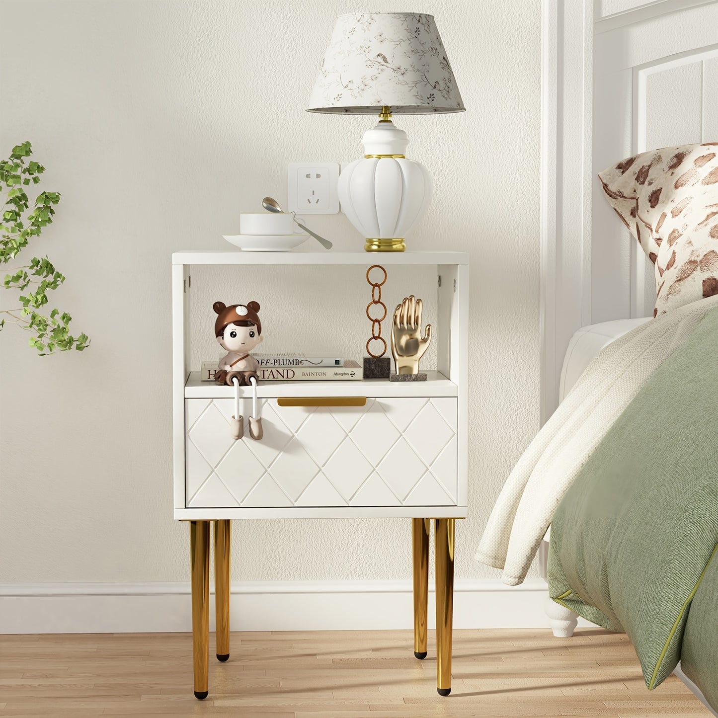 Moderne Minimalistische Nachtkast met 1 Lade en Gouden Poten – Ruimtebesparend Bedkastje met Open Plank, Duurzame Houtconstructie, Eenvoudig te Monteren – 68,6 cm Hoog – Ideaal voor Slaapkamer of Woonkamer