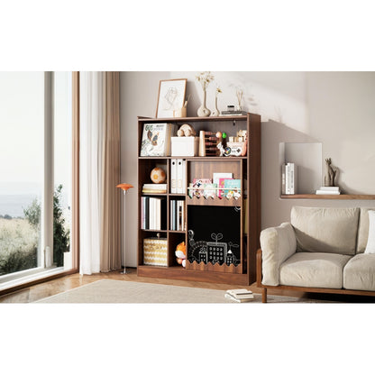 Boekenkast – Boekenrek – Opbergkast – Stellingkast – Vakkenkast – Metalen Boekenkast Retro Bruin – Krijtbord Schuifdeuren – 100 kg Draagkracht – 9 Vakken – Kant-en-klaar – Smal Verticaal Design