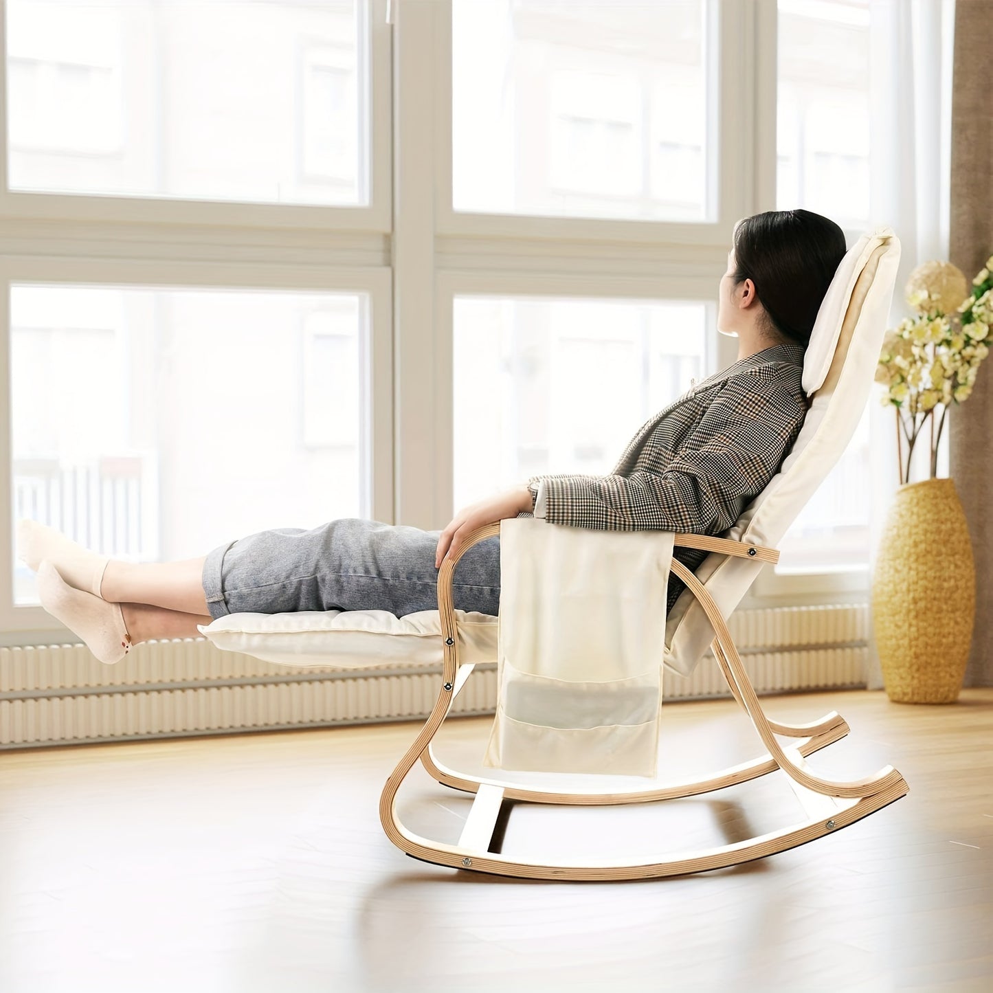 Schommelstoel – Schommelstoel Voor Woonkamer – Relaxstoel – Tuinstoel – Loungestoel – Verstelbare Rugleuning En Voetsteun – Wit Berkenhout Met Comfortabele Schuimvulling – Max 150 kg – 86 x 65 x 100 cm – Met Opbergtas En Vloerbescherming - Crèmewit