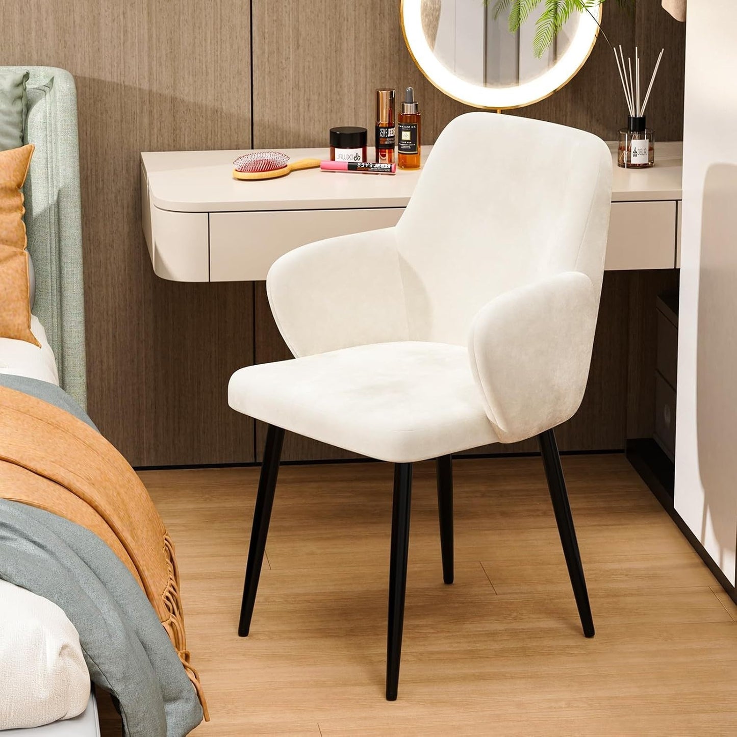 Set van 2 Nordic Vintage Eetkamerstoelen – Gestoffeerde Stoelen met Armleuningen in Velvet – Lichtbeige, Voor Keuken, Woonkamer, Thuis of Restaurant