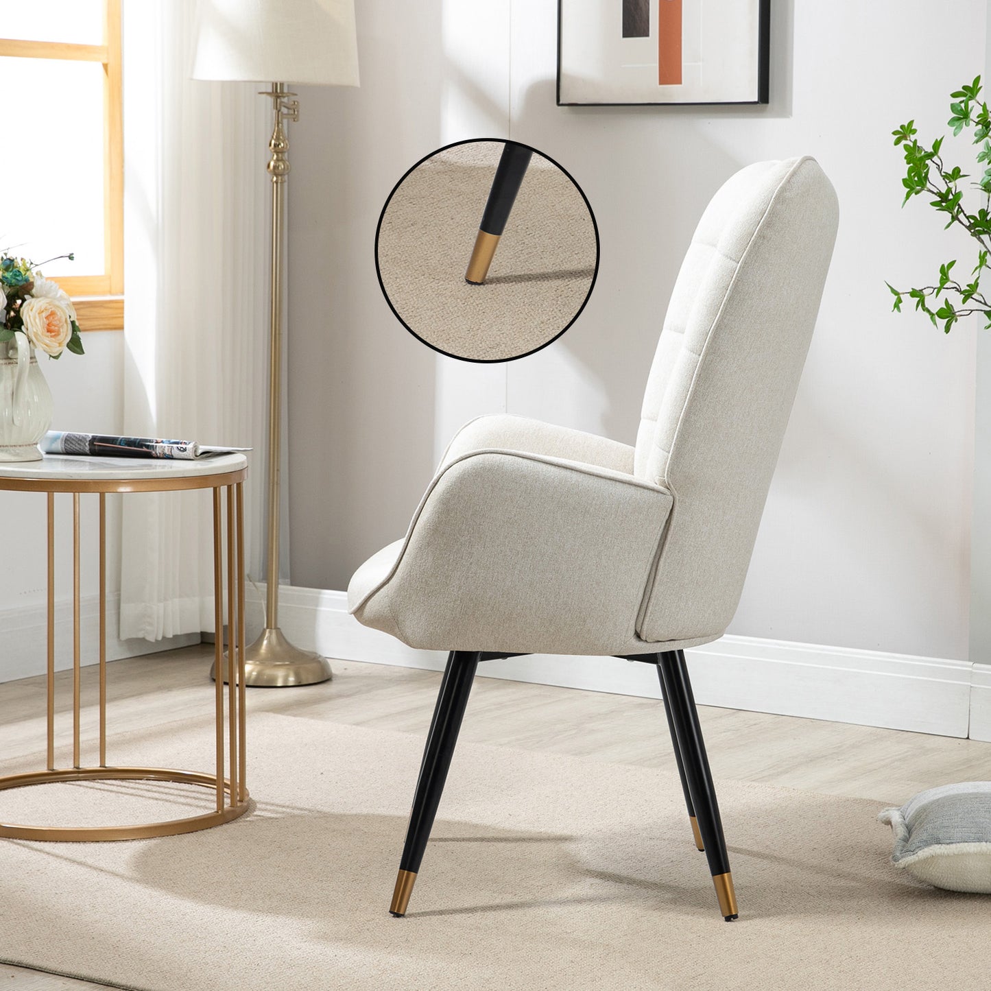 Fauteuil – Loungestoel – Relaxstoel – Nordic Chair – Leesstoel – Beige Stoffering – Zachte Gewatteerde Zitting & Armleuningen – Zwart-Gouden Metalen Poten – 71x66x106 cm