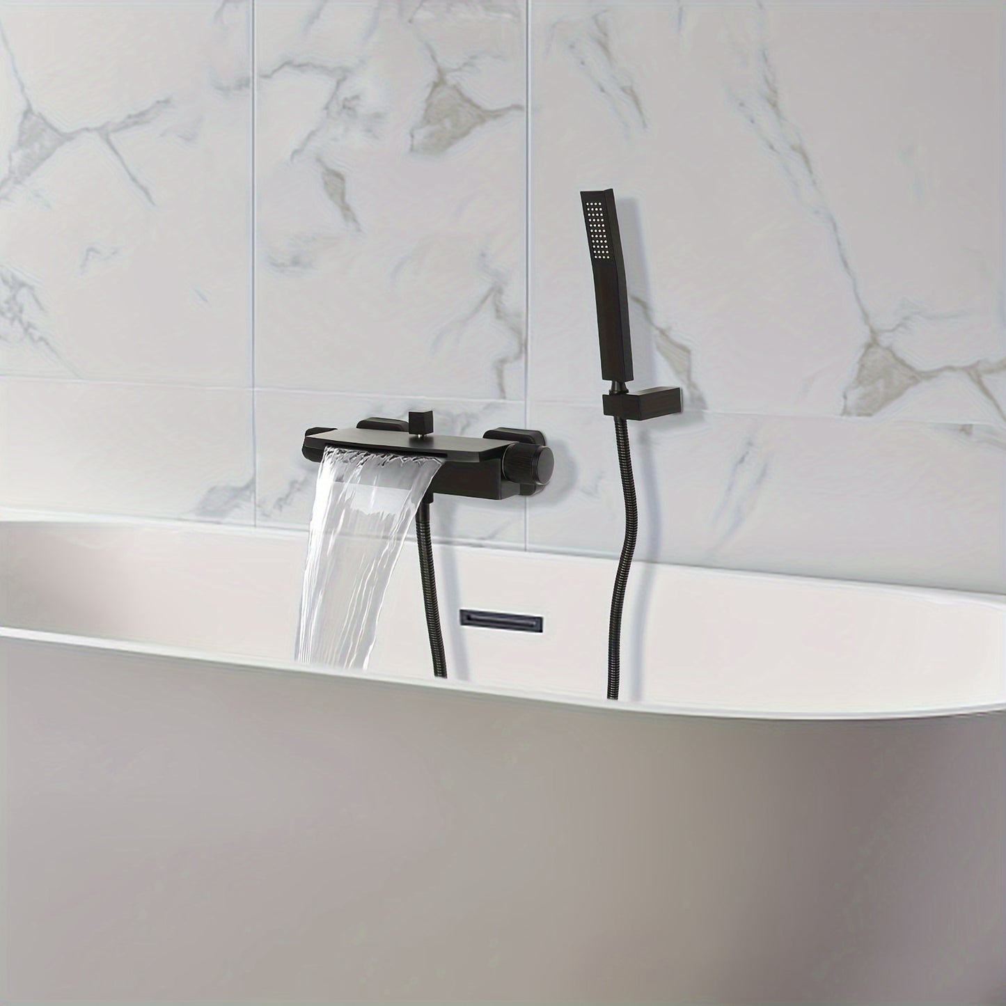 Badkraan – Badmengkraan – Douchekraan – Wandkraan – Watervaluitloop – Mat Zwart – Messing – Handdouche Met 1,5m RVS Slang
