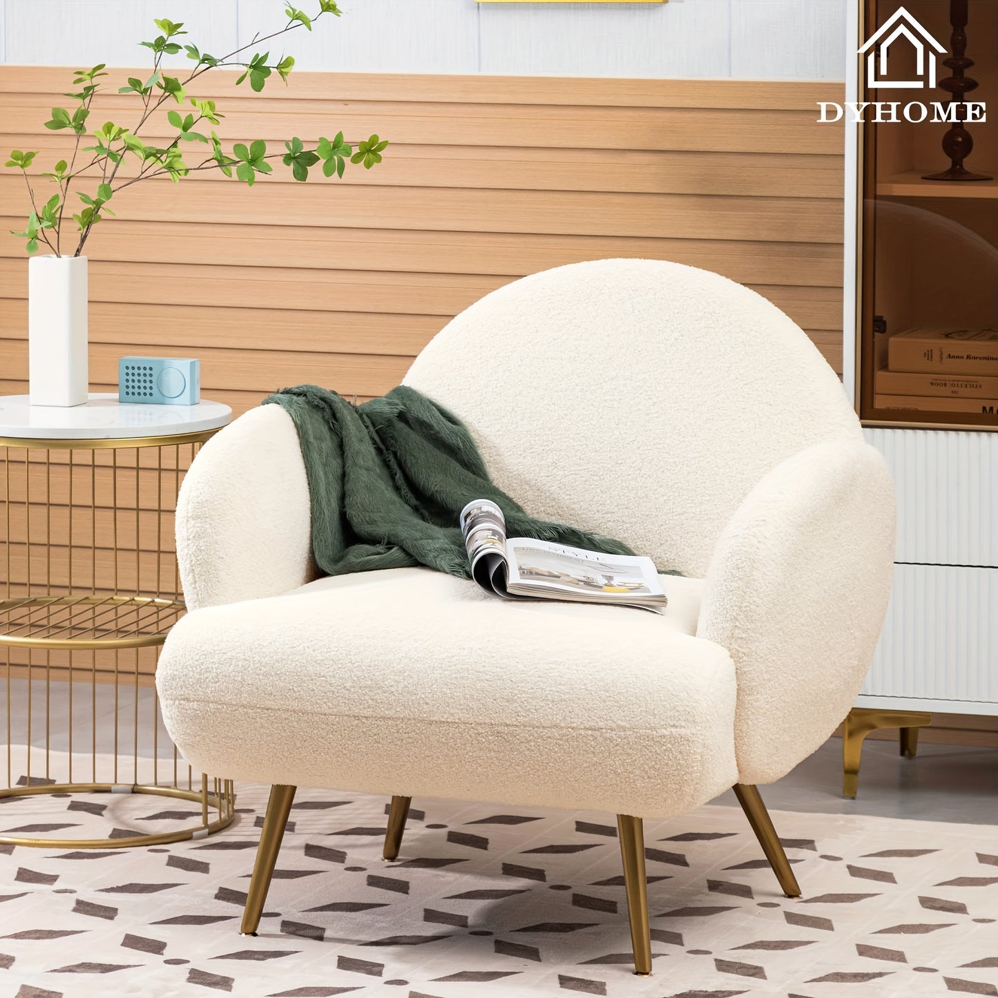 Fauteuil – Zetel – Lounge Stoel – Leunstoel – Teddy Stoel – Witte Teddy Bekleding – Gouden Metalen Pootjes – Compact Ontwerp – Stevige Armleuningen