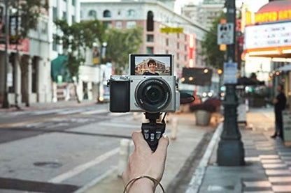 Sony Alpha 6100 | APS-C spiegelloze camera met 16-50 mm powerzoomlens | snelle 0,02 s autofocus met oogherkenning voor mens en dier, 4K-filmopnames en kantelbaar display | zilver