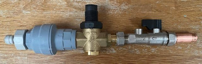 Cool Products Mains Fed Water Cooler Installatierail (POU) - Installatiekit met DCV, Waterblok en Reset-apparaat, Drukreducerende Klep, Uitgeschakeld, Waterfilter en 1/4" OD-buis