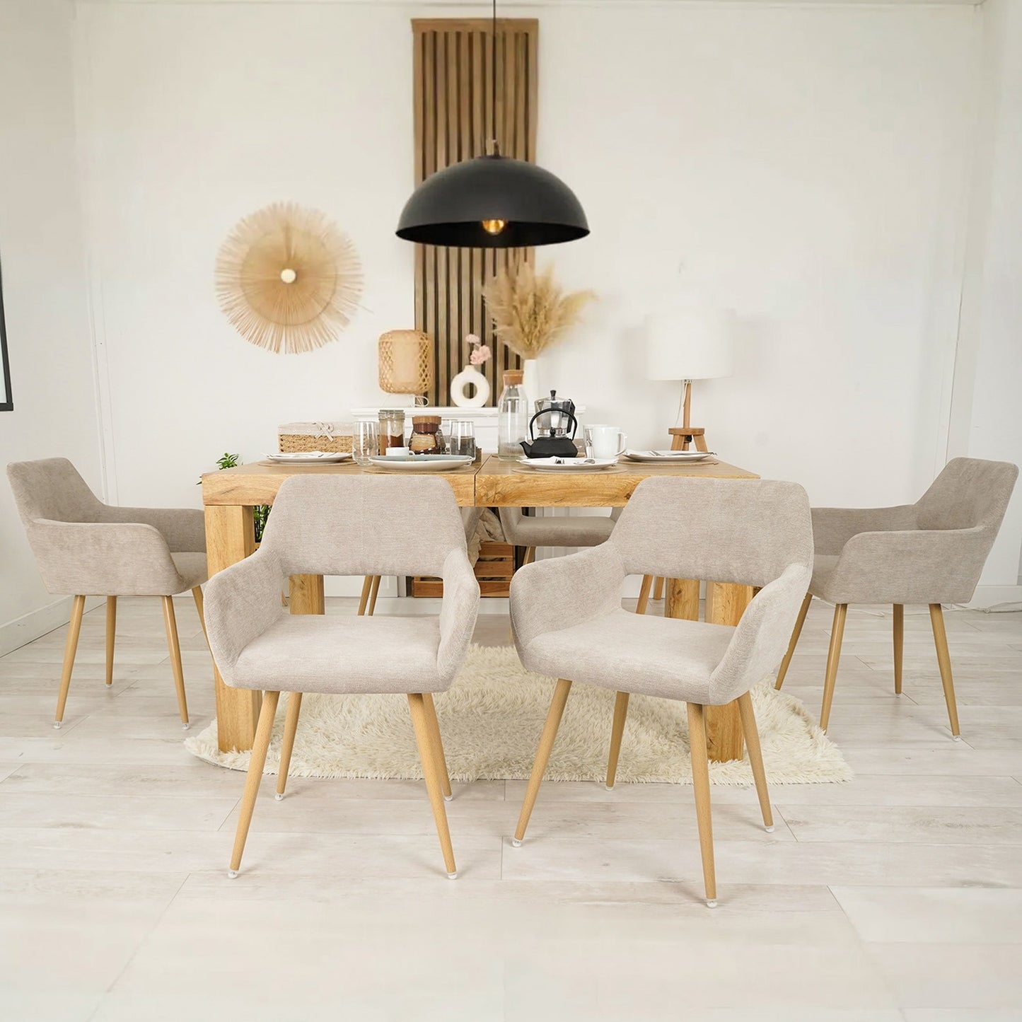 Eetkamerstoel – Stoel Met Armleuning – Designstoel – Keukenstoel – Scandinavische Stoel – Comfortabel Gestoffeerd – Metaal Met Houten Poten – Beige – 56x56x78 cm