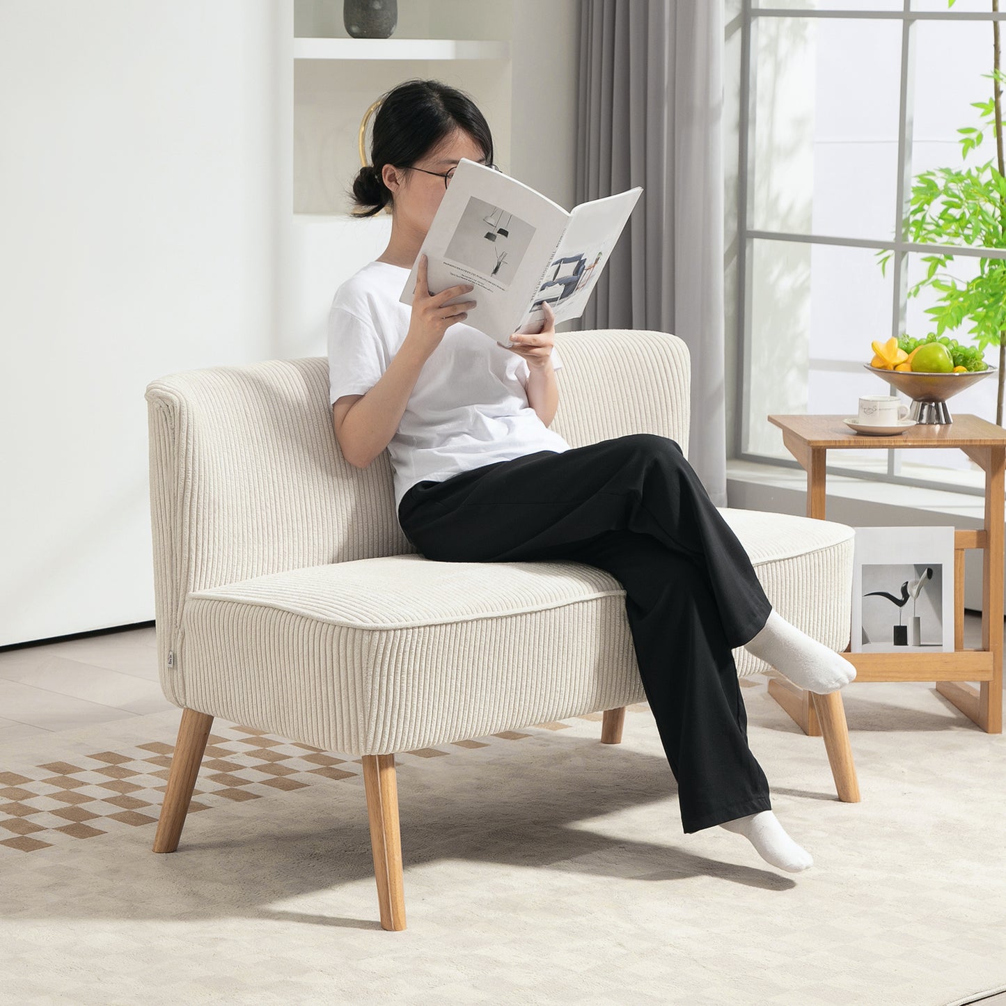 2-zits bank – tweezits sofa – loveseat – zitbank – kleine bank – zonder armleuningen – crème wit – gestoffeerd met cord stof – compacte loungebank – houten poten – 117x56,5x77 cm