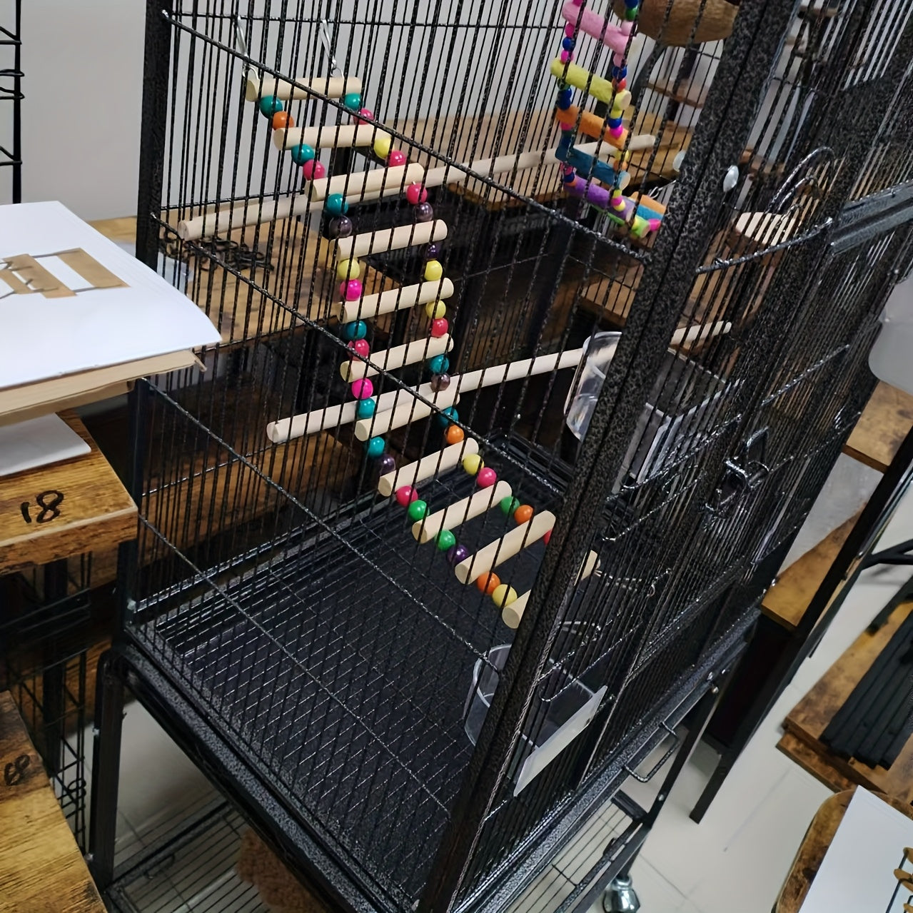 XXL Vogelkooi Papegaaien – Grote Vogelkooi – Papegaai Kooi – Vogelkooi Binnen – Vogelkooi Buiten – Extra Ruim – Stabiele Constructie – 2 Deuren & 360° Wielen – Zwart