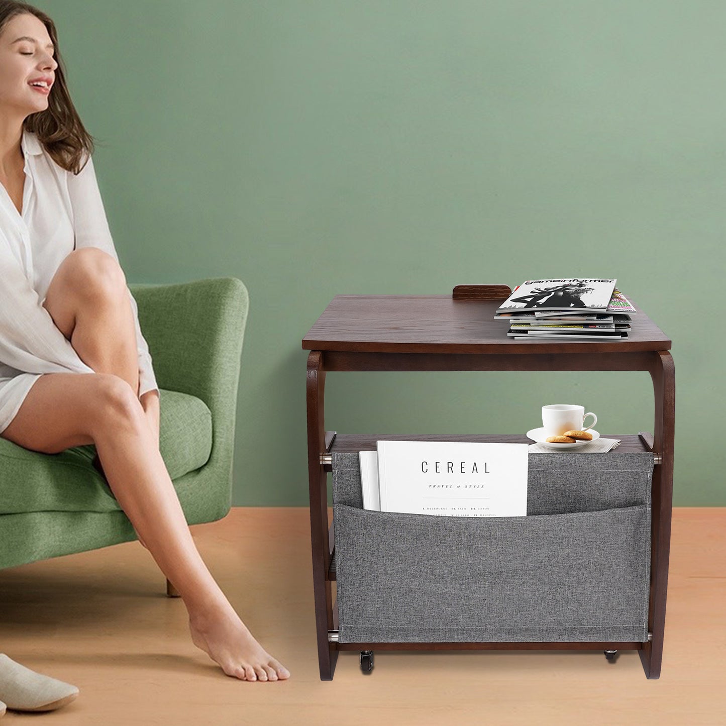 Salontafel met Opbergruimte – Bijzettafel – Koffietafel – Wandtafel – Rolstoeltafel – 4-laags Opbergruimte – Modern C-vormig Design – Rubberhout en IJzer – Wieltjes met Rem – 60 cm Hoog – Notenkleur