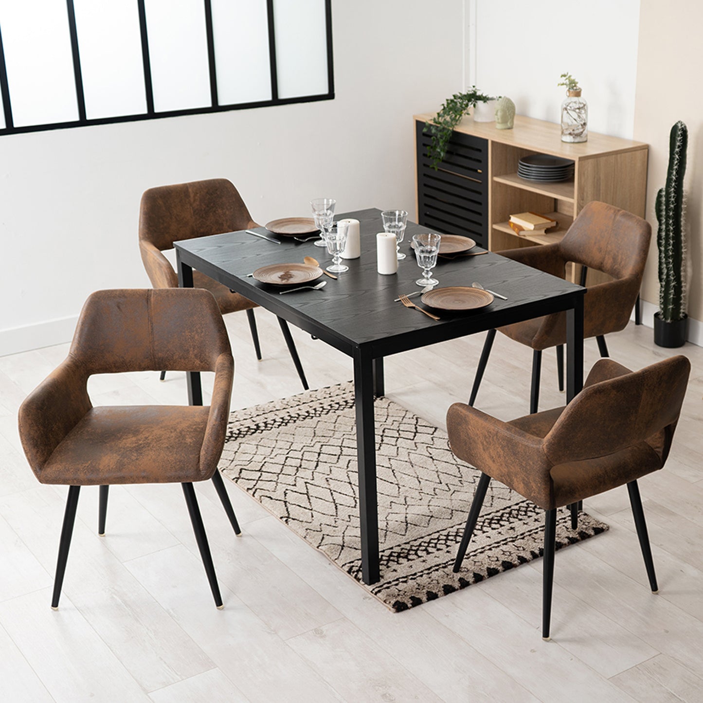 Eetkamerstoel – Stoel Met Armleuning – Designstoel – Keukenstoel – Scandinavische Stoel – Comfortabel Gestoffeerd – Metaal Met Houten Poten – Beige – 56x56x78 cm