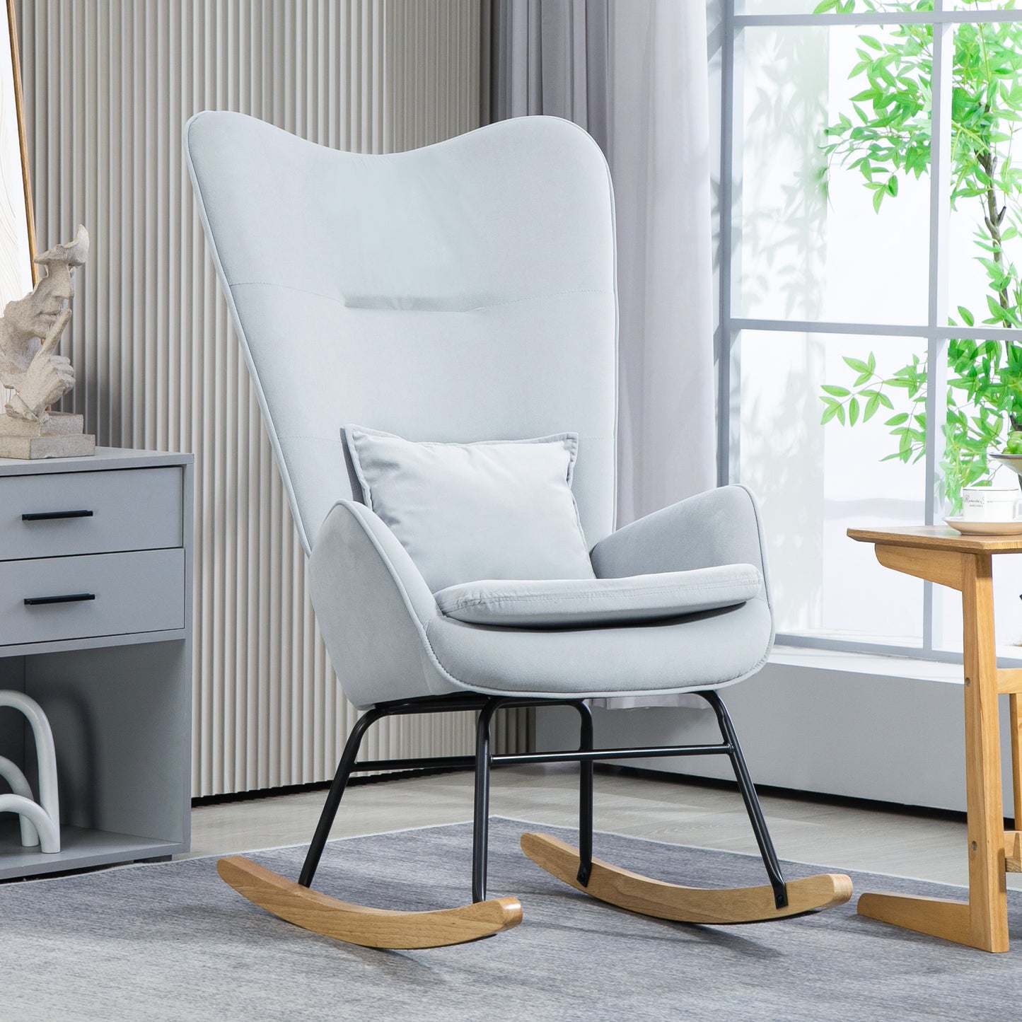 Schommelstoel – Relaxstoel – Fauteuil – Voedingsstoel – Loungestoel – Velours Bekleding – Inclusief Lendenkussen – Belastbaar Tot 120 Kg – Lichtgrijs – 67x85x112 cm