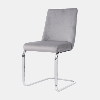 Grijze Velvet Eetkamerstoel – Luxe Stoel – Lounge Stoel – Woonkamerstoel – Slaapkamerstoel – Diamond Back Design – Zilverkleurige Metalen Poten – Set Van 2