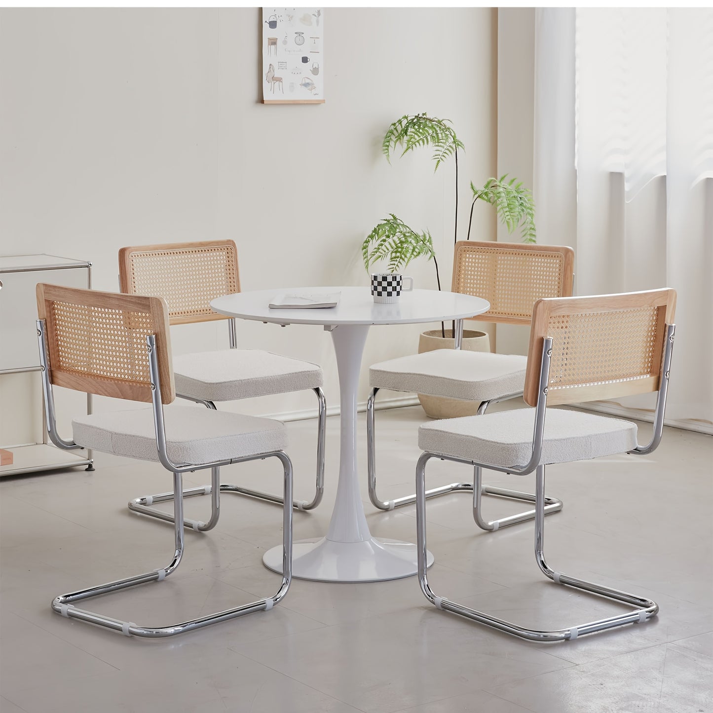 Eetkamerstoelen – Stoelen – Dining Chairs – Keukenstoelen – Zitmeubels – Wit Fluweel – Chroom Metalen Poten – Comfortabele Zitting – Handgeweven Rotan Rugleuning