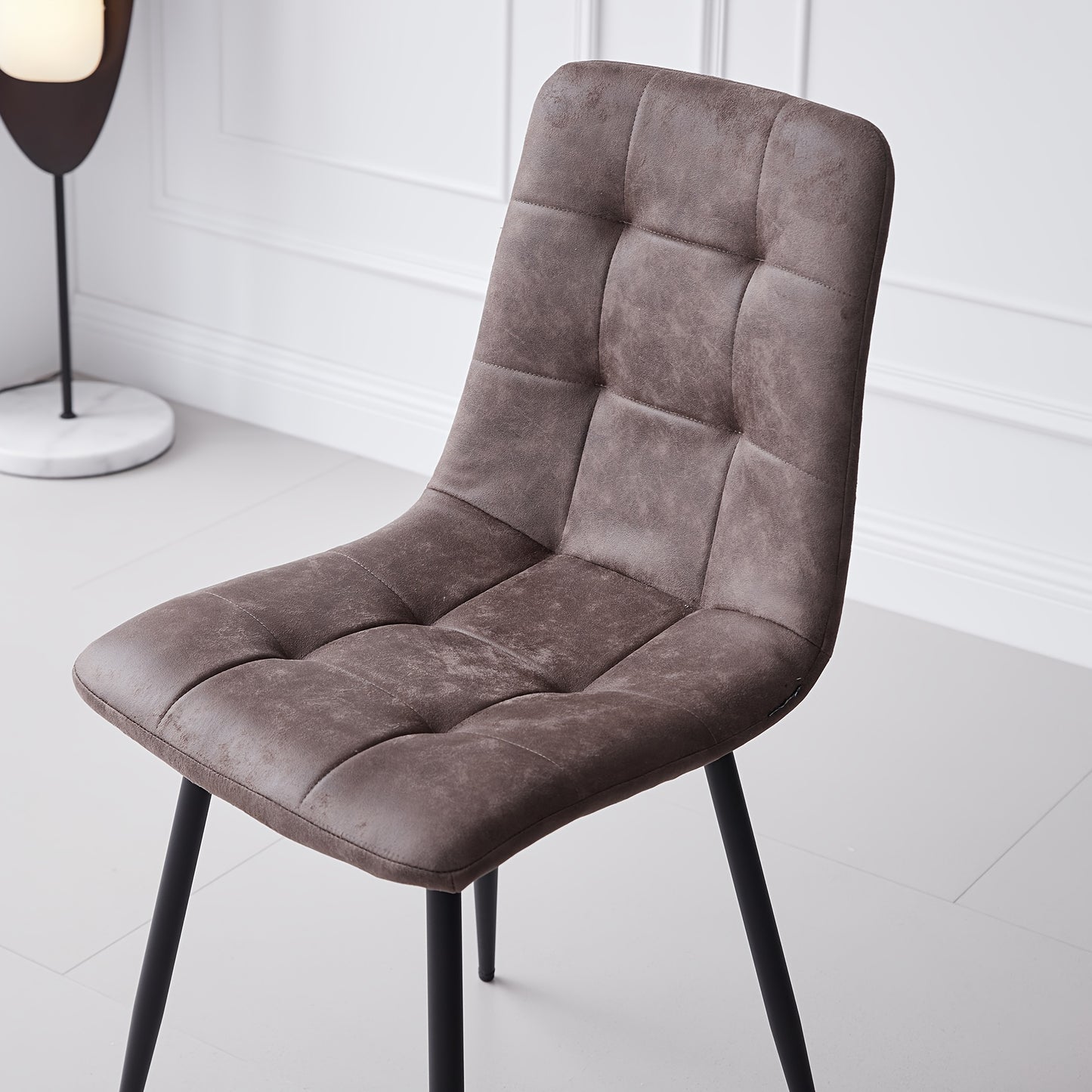 Eetkamerstoel – Stoel – Kuipstoel – Draaistoel – Eettafelstoel – Ergonomisch Comfort – Kunstleren Bekleding – Zwarte Metalen Poten – Verstelbare Voetdoppen – Set Van 4 – Donkerbruin