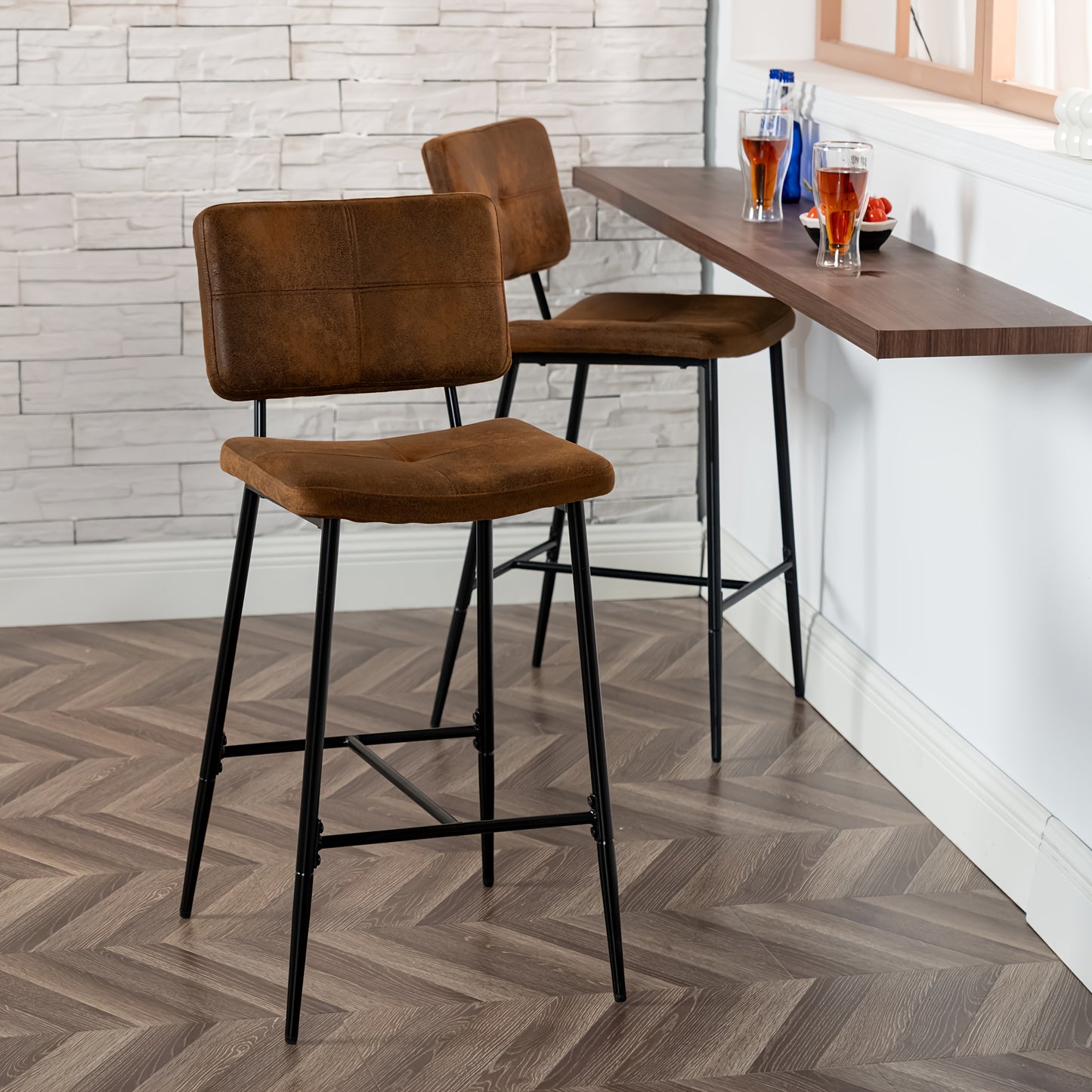 Barkruk – Barstoel – Kruk – Hoog zitmeubel – Bistrostoel – Industrieel design – Suède bekleding – Met rugleuning en voetensteun – Hoogte 75 cm – Metaal frame – Bruin