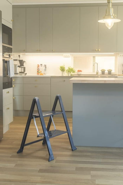 W.Steps 728502 Vikingstep Midi Zwarte aluminium trapladder, 480 mm hoog, belastbaar tot 150 kg, compacte aluminium vouwladder met 2 treden, slechts 35 mm breed