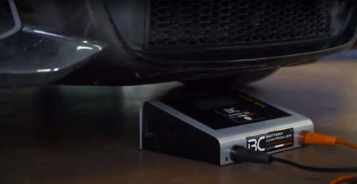 Batterijlader – Batterijoplaadapparaat – Acculader – Spanningsstabilisator – Oplader voor 12V Accu’s – Instelbare Laadstroom 1-60A – Showroom-modus Met Automatische Uitschakeling