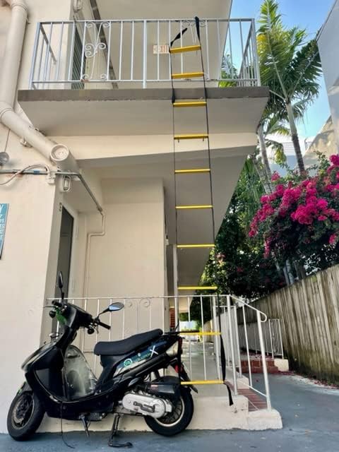 Brandtrapladder 2 verdiepingen 4m met kast - Wandgemonteerde brandtrapladder voor thuis - Inclusief ladder met twee verdiepingen en branddeken