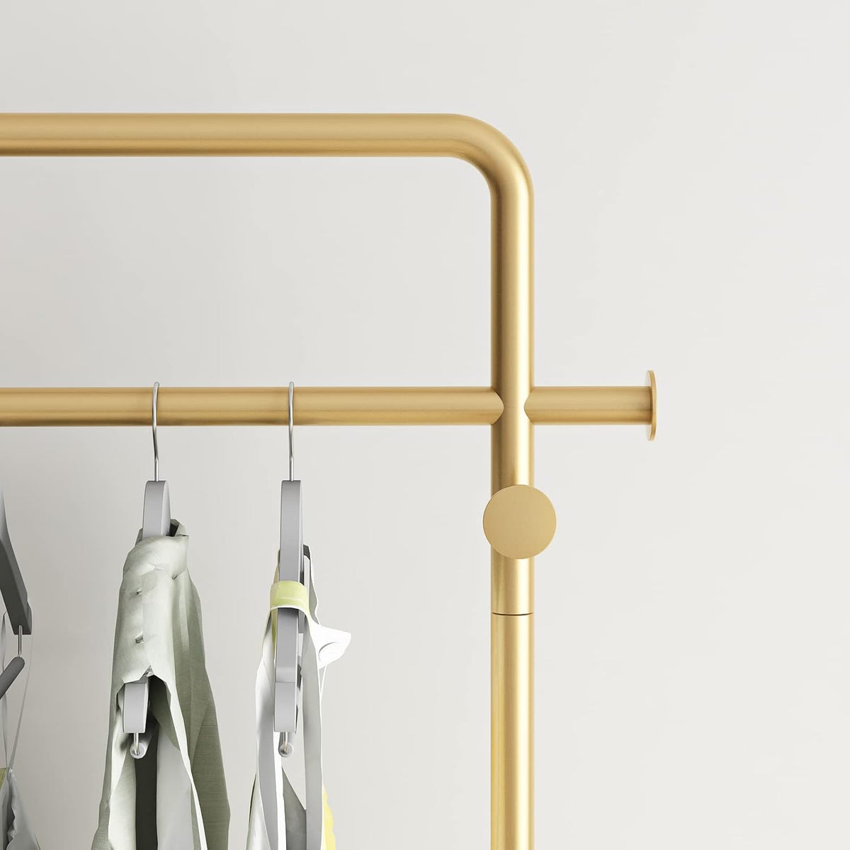 TIEOU Gouden kledingrek met plank, gouden kledingrekken voor boetieks, vrijstaand kledingrek voor hangende kleding, gouden kapstok, klein metalen kledingrek voor zwaar gebruik, Industrieel kledingrek