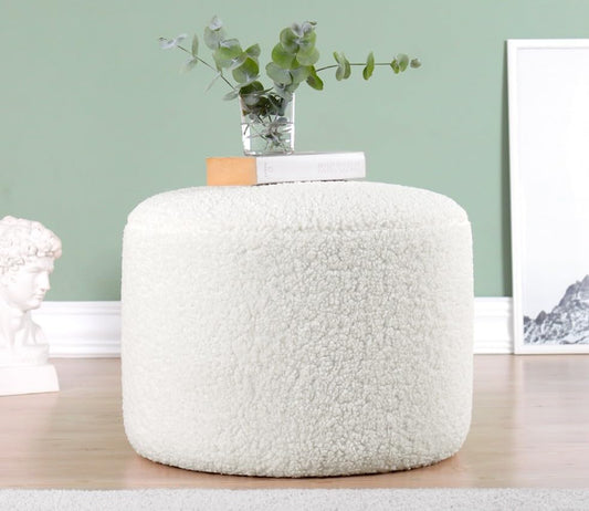 Moderne witte poef, 39 cm hoogte x 54 cm diepte, 100% kunstbont, 10 cm orthopedische spons, PVC gecoate verborgen legs, stijlvol Scandinavisch design