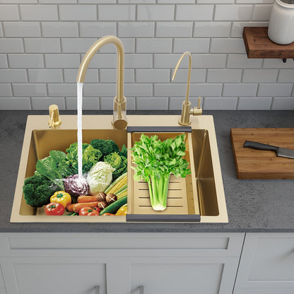Enkele Spoelbak – Keukenspoelbak – Inbouwspoelbak – Onderbouwspoelbak – RVS Goudkleurig – 60x45 cm – Inclusief 2 Kraan Gaten, Zeepdispenser en Afloopmandje