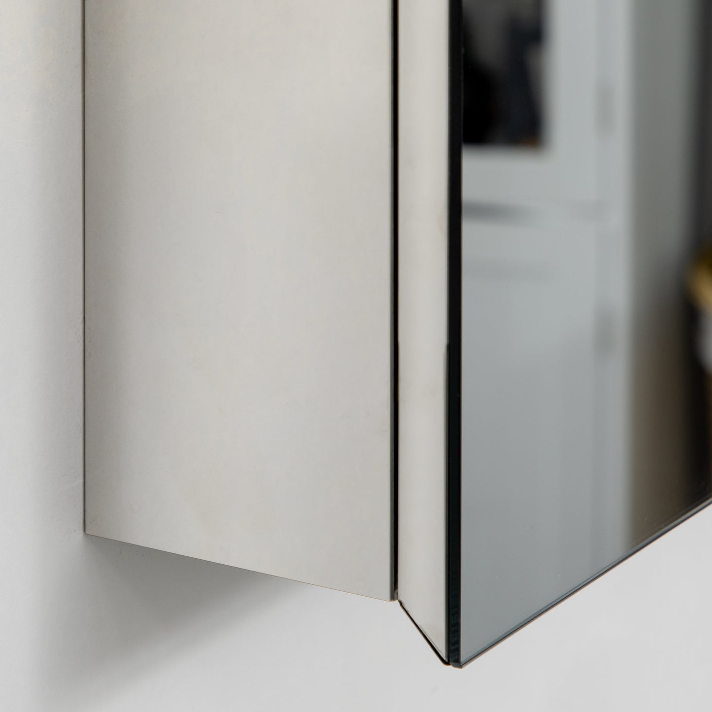 Badkamerspiegel – Spiegelkast – Badkamerkast – Wandspiegel – Opbergkast – Roestvrij Stalen Frame – 39x12x60 cm – 3 Planken