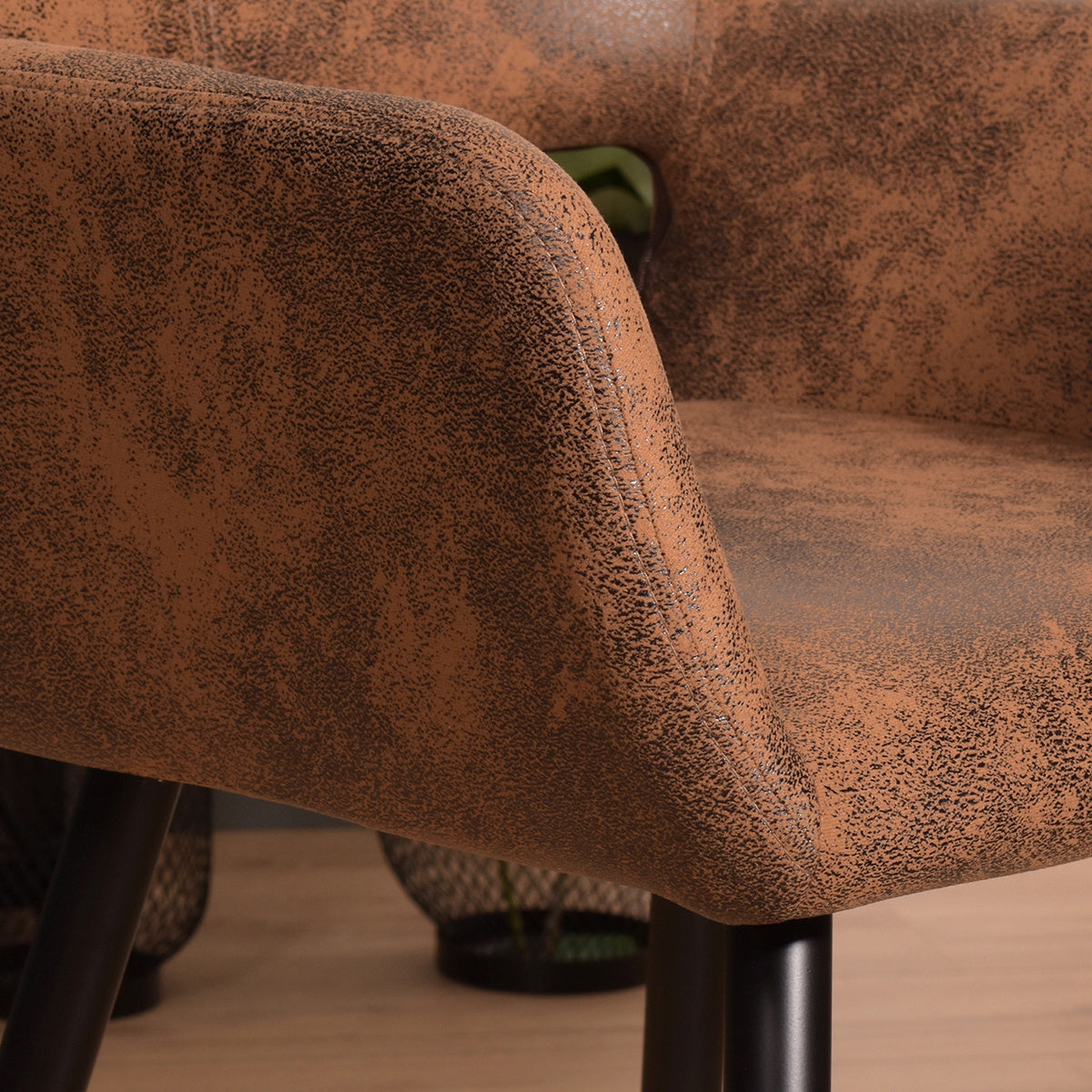 Eetkamerstoel – Stoel Met Armleuning – Designstoel – Keukenstoel – Scandinavische Stoel – Comfortabel Gestoffeerd – Metaal Met Houten Poten – Beige – 56x56x78 cm