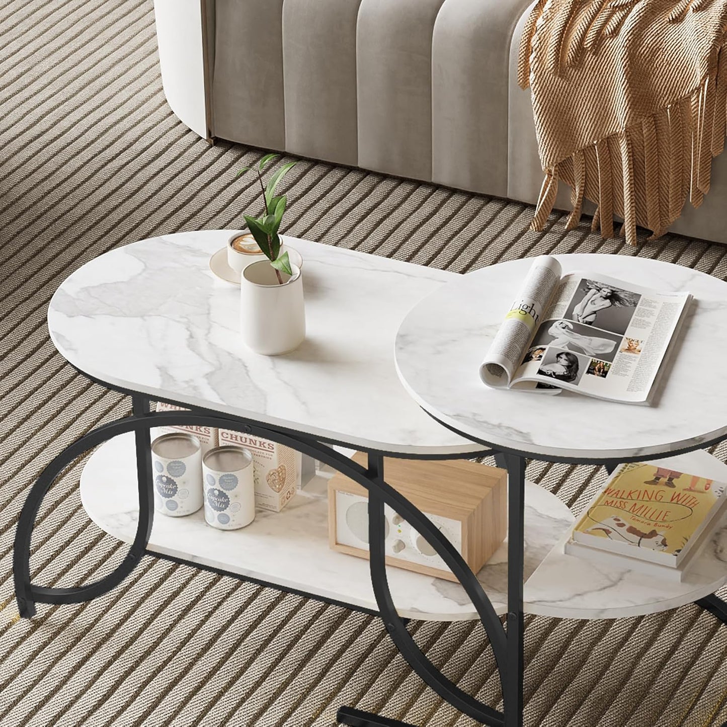 Ronde Salontafel – Bijzettafel – Lounge Tafel – Koffietafel – Stapelbare Tafels – Zwart Marmerlook – Gouden Metalen Poot – Set Van 2 – Opbergruimte – Compact Design