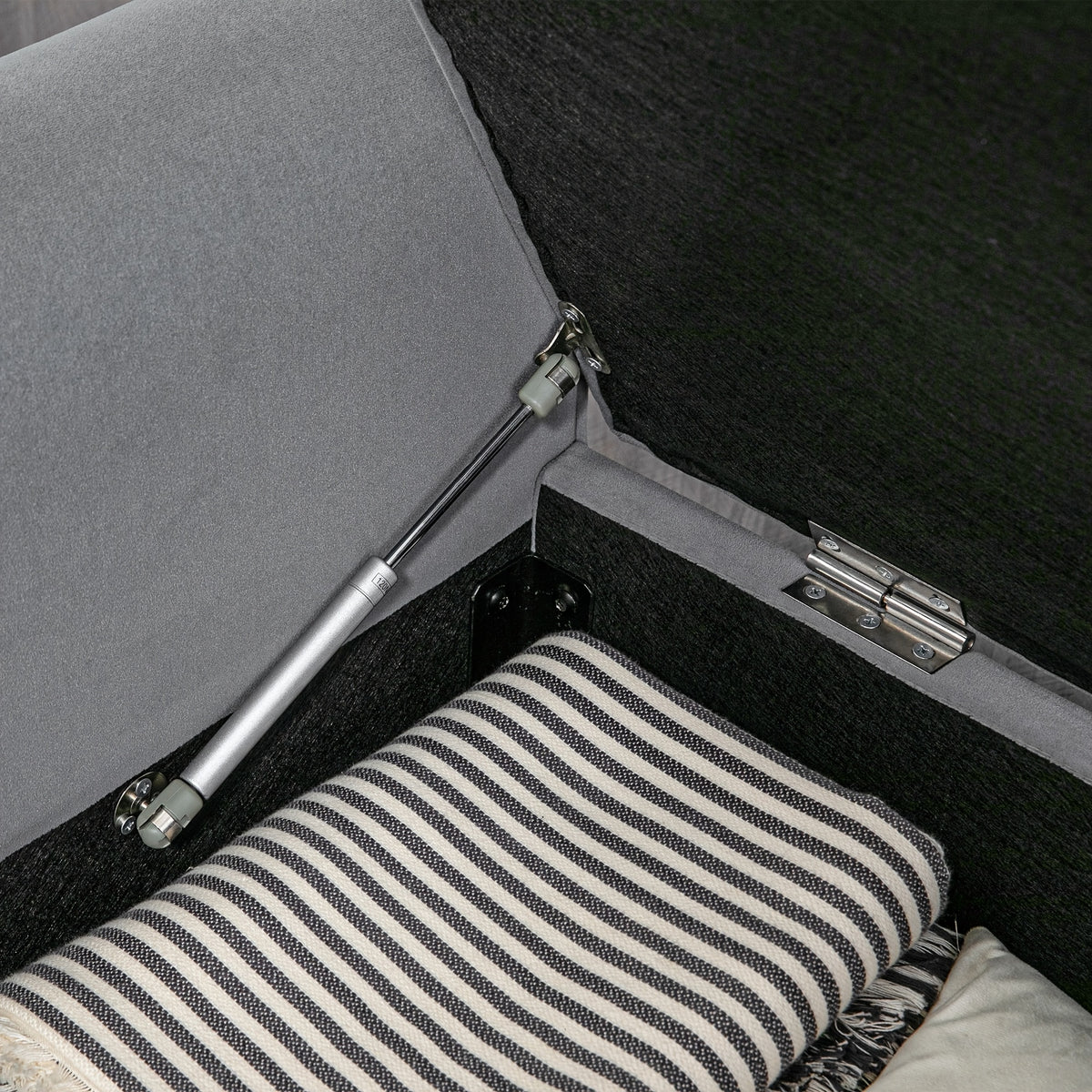 Bankje – Gestoffeerd Bankje – Bedbank – Velvet Look Zitbank – Halbankje – Grijs – Opbergruimte – Belastbaar tot 120 kg – 126x48,5x47 cm