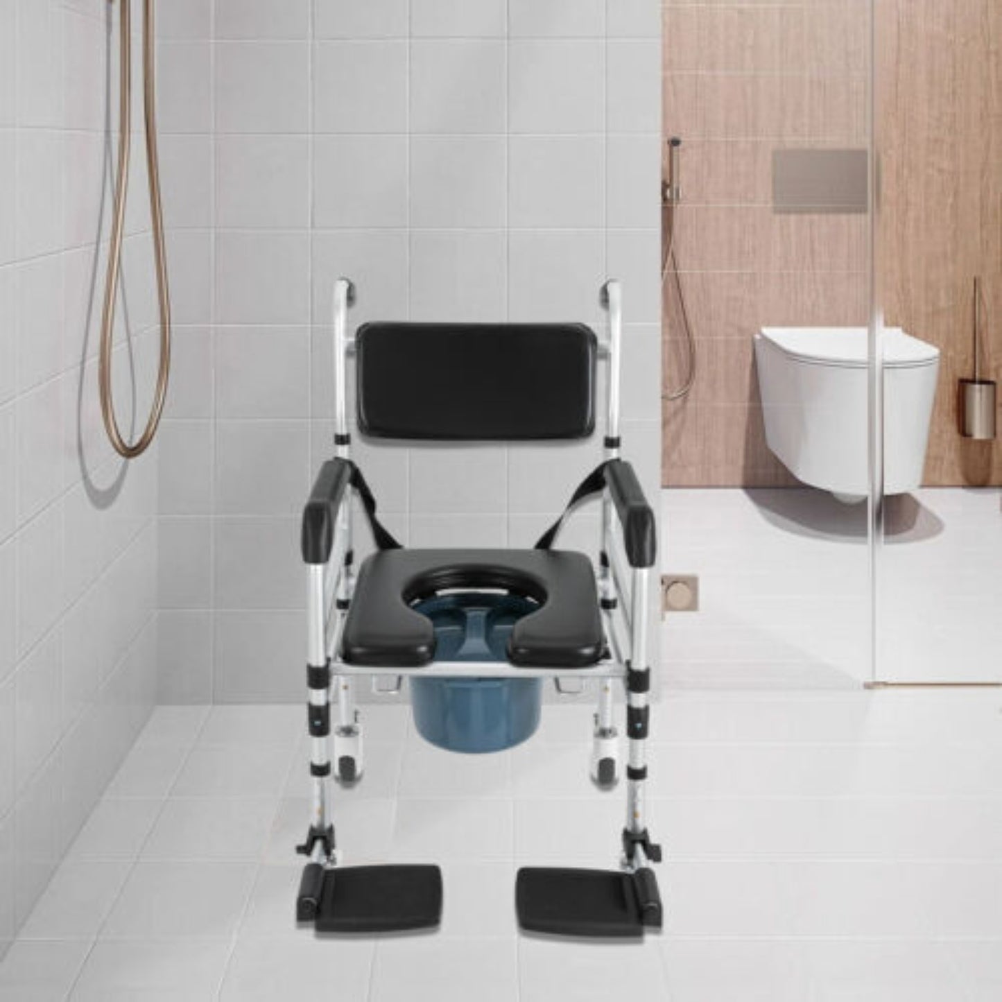 Douchestoel – Douchezitje – Badstoel – Douchekruk – Badkruk – Verstelbare Hoogte – Stabiel Tot 160 kg – Inklapbaar – Aluminium Frame – Ergonomisch Geplaatst – Veiligheidsriem – Antislip Wielen – Bidet – Zitting Met Bekleding – Zilver
