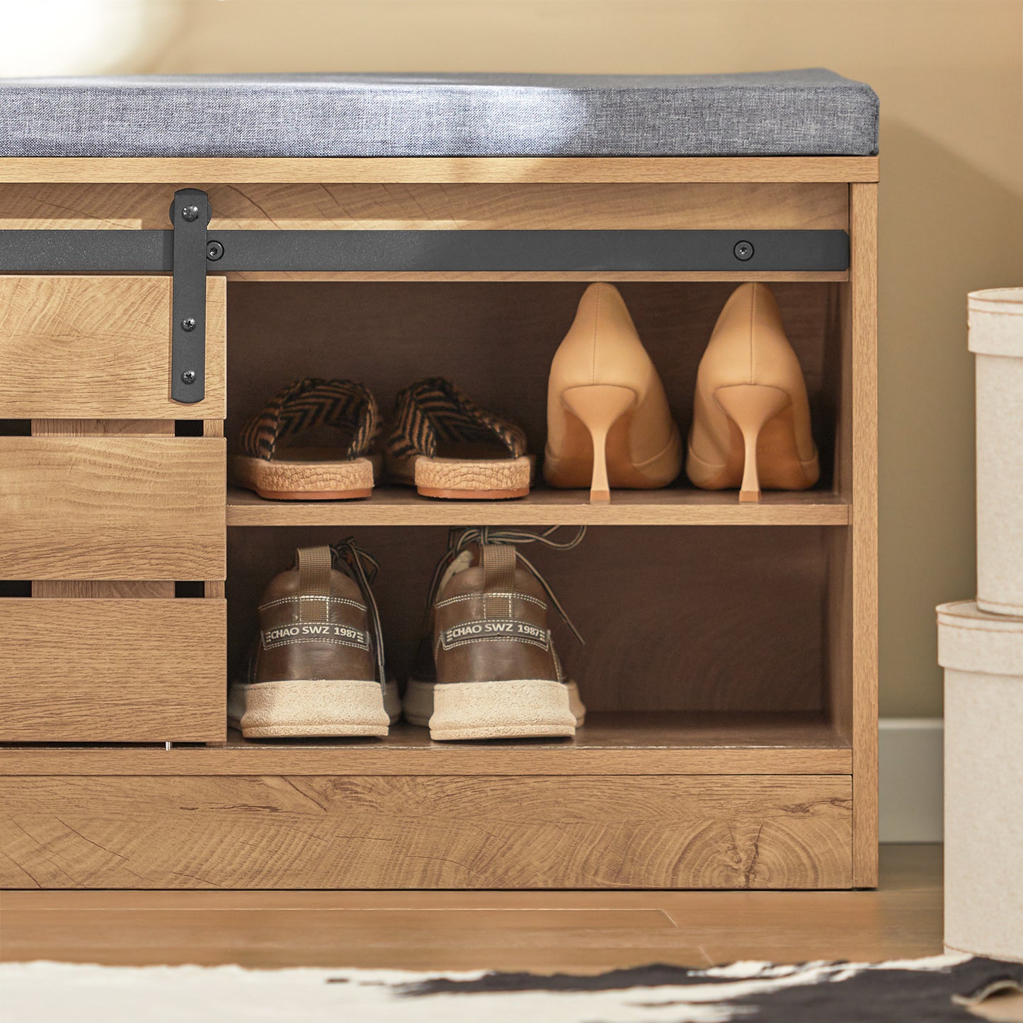 Schoenenrek – Schoenenkast – Schoenenhouder – Schoenenopberger – Schoenenbank – Schuifdeuren – Bamboe Materiaal – Zitkussen – Vintage Design – 80x35x48 cm