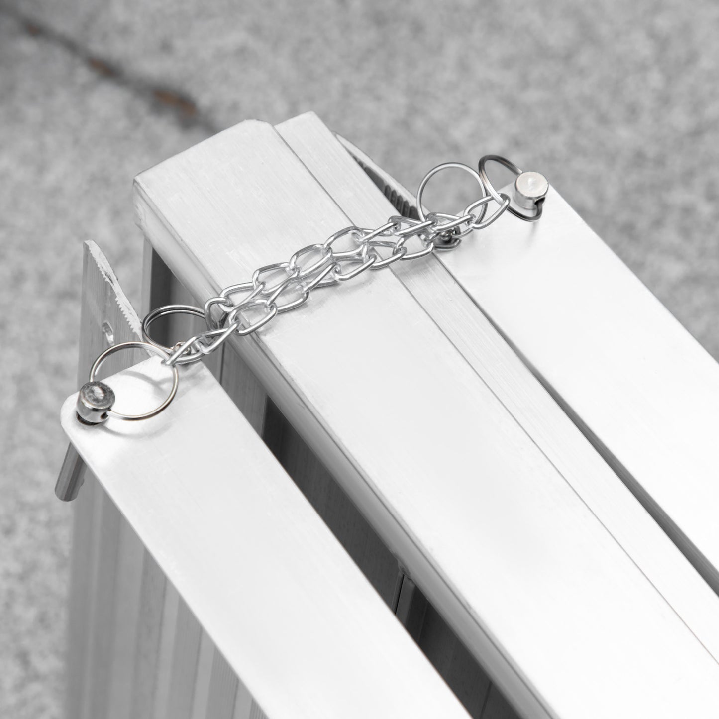Opvouwbare Oprijplaat – Rolstoel Ramp – Toegankelijkheidshelling – Scootmobiel Oprijplaat – Drempelhulp – Lichtgewicht Aluminium – Antislip Oppervlak – Veiligheidszijkanten – 183 cm – Max Belastbaar 272 kg