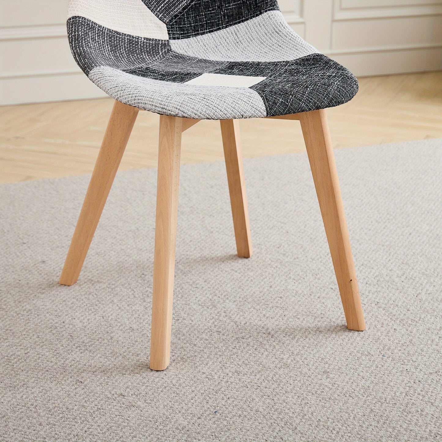 Eetkamerstoel – Stoel – Kuipstoel – Eetkamerstoelen – Keukenstoel – Scandinavisch Design – Ergonomisch – Beukenhouten Poten – Linnen Bekleding – Sponsvulling – Zwart-Wit Geruit
